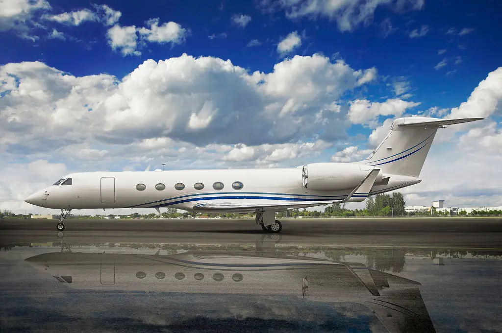 Gulfstream V N588AT operated by Journey Aviation, LLC photo 4