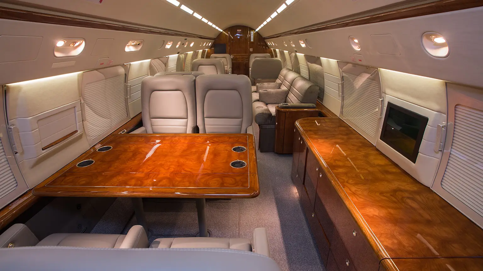 Gulfstream IV N58JE operated by Jet Edge International photo 2
