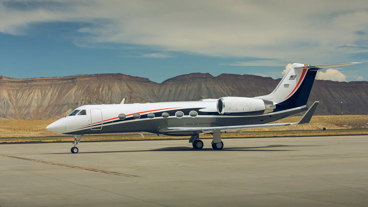 Gulfstream IV N58JE operated by Jet Edge International photo 4
