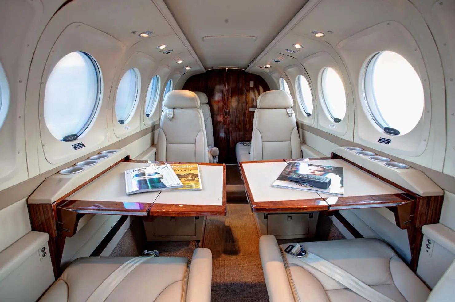 Beechcraft King Air B200 N593GG operated by Venture Aviation Group, LLC photo 2