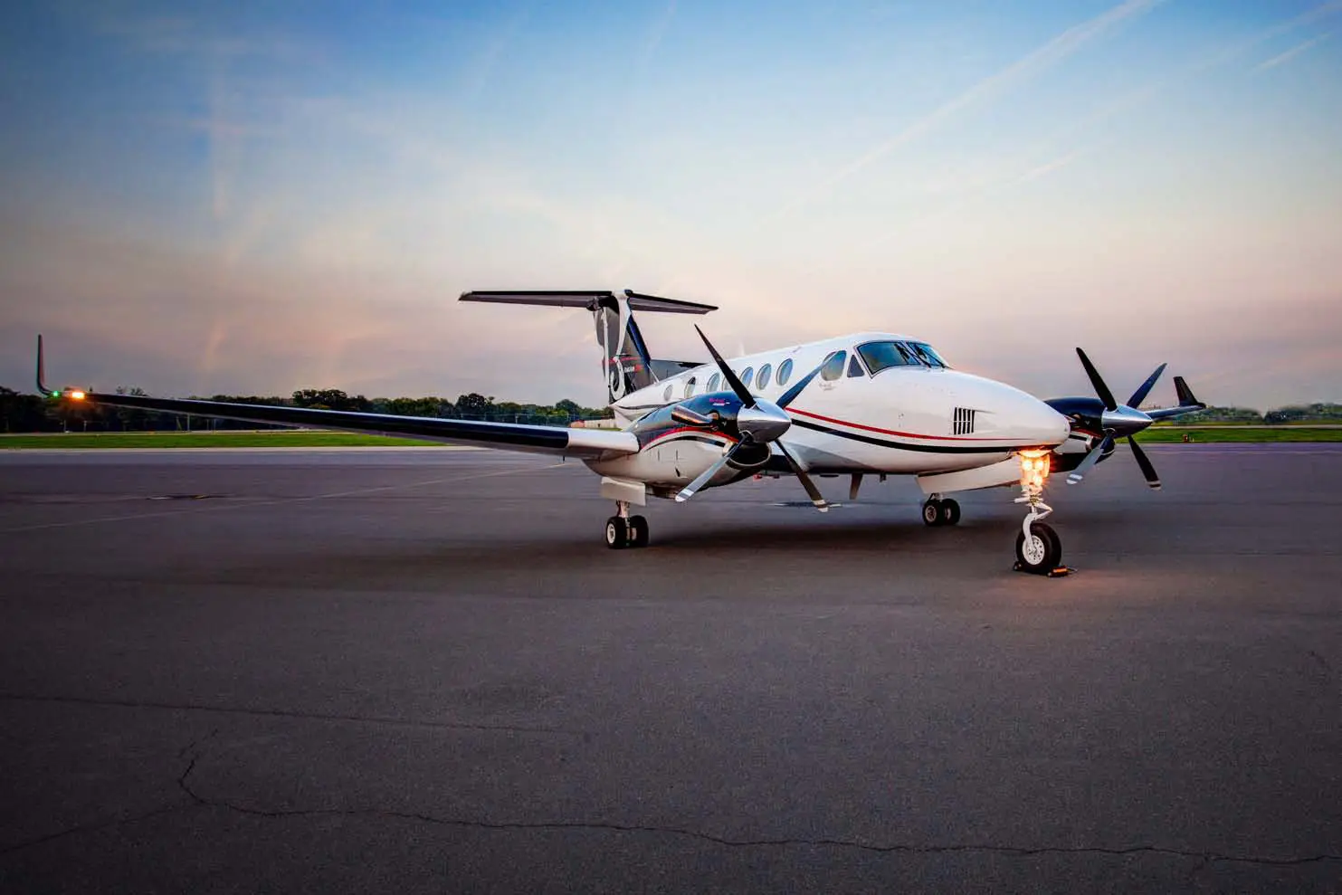 Beechcraft King Air B200 N593GG operated by Venture Aviation Group, LLC photo 4
