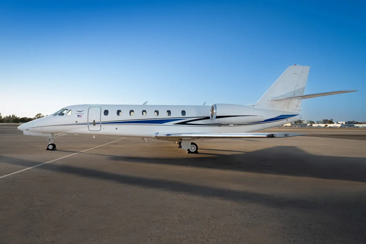 Cessna Citation Sovereign N595AB operated by Alerion Aviation, KSNA, exterior