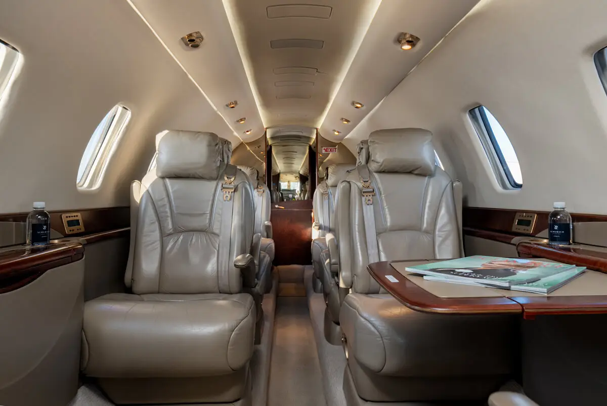 Cessna Citation Sovereign N595AB operated by Alerion Aviation, KSNA photo 3