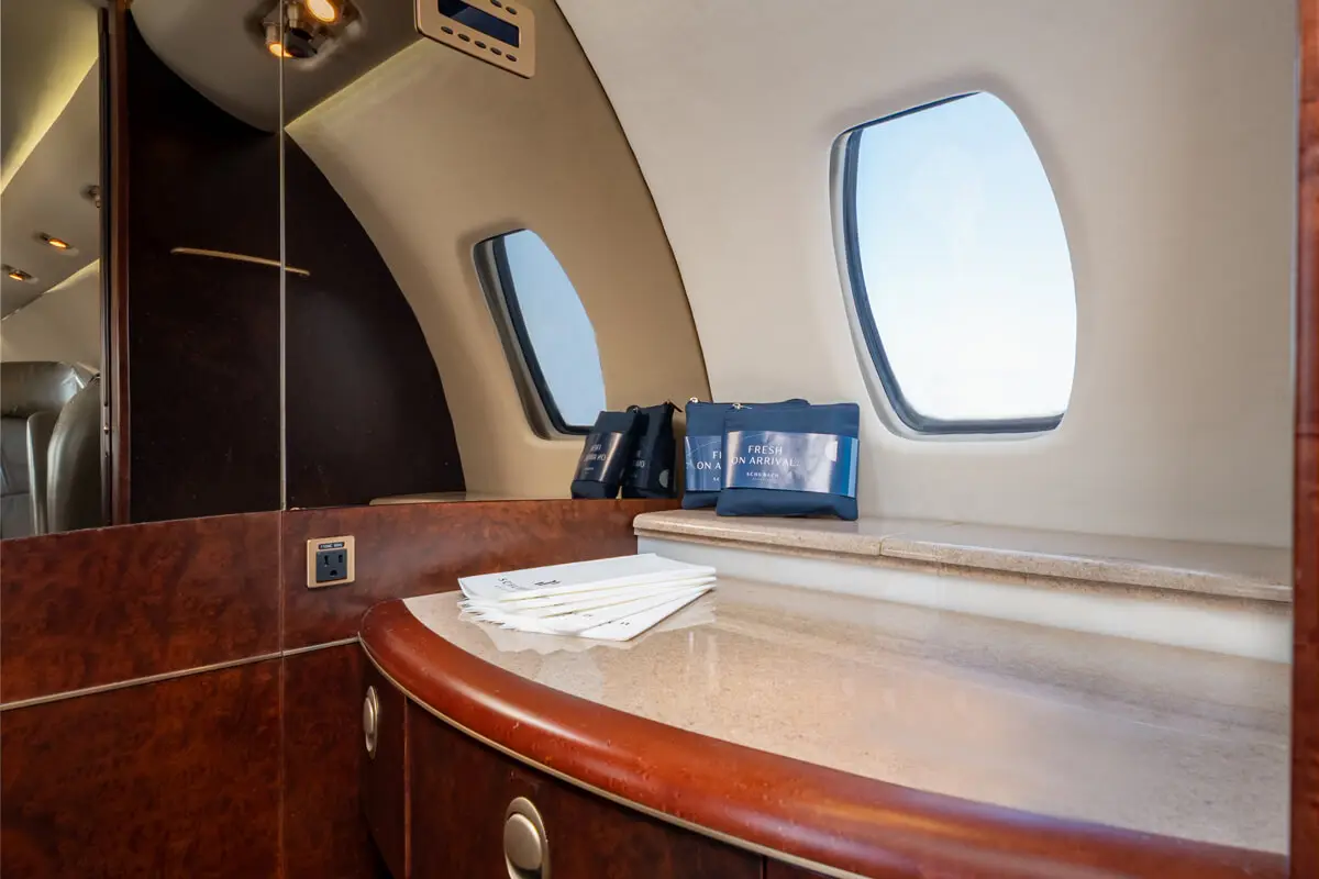 Cessna Citation Sovereign N595AB operated by Alerion Aviation, KSNA photo 6