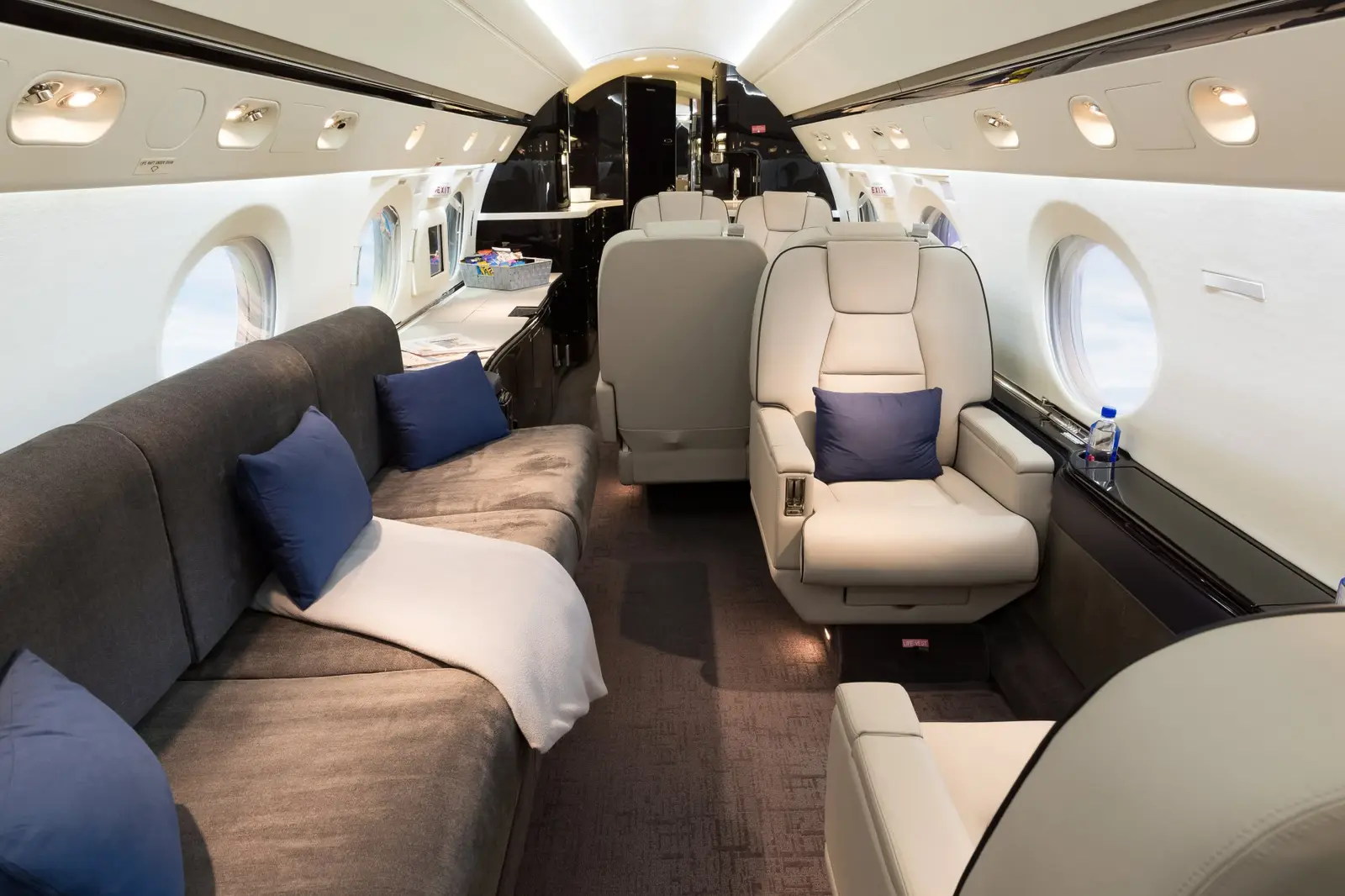 Gulfstream V N59JE operated by Talon Air, LLC photo 2