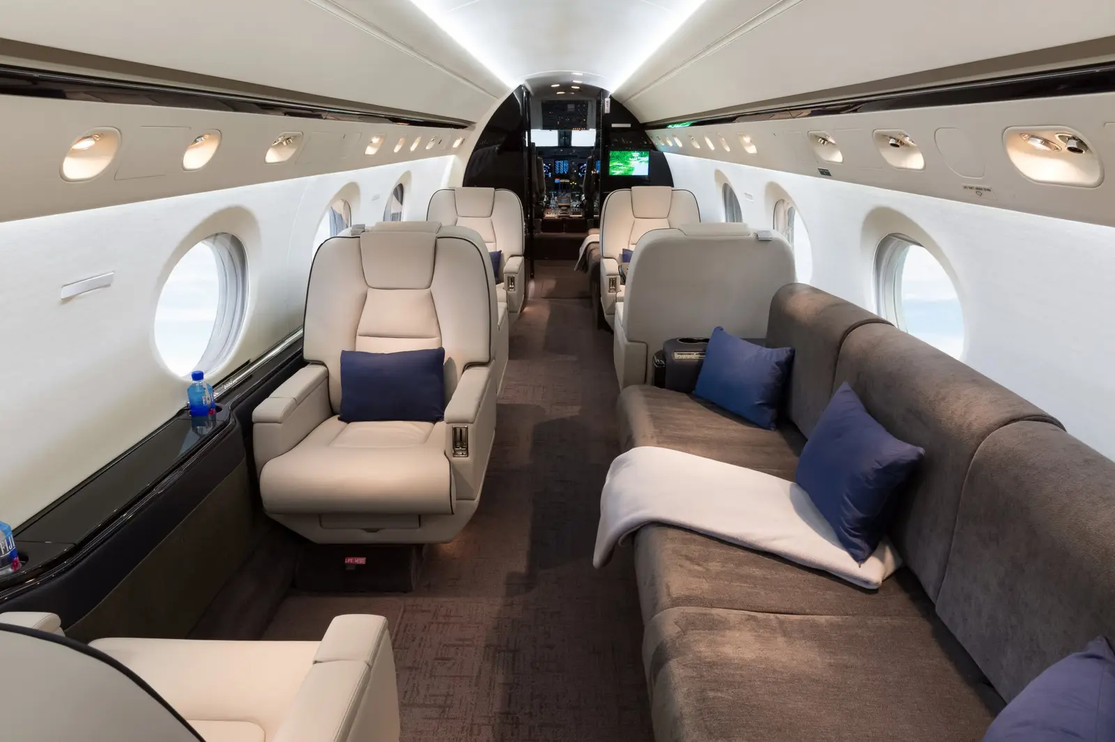 Gulfstream V N59JE operated by Talon Air, LLC photo 6
