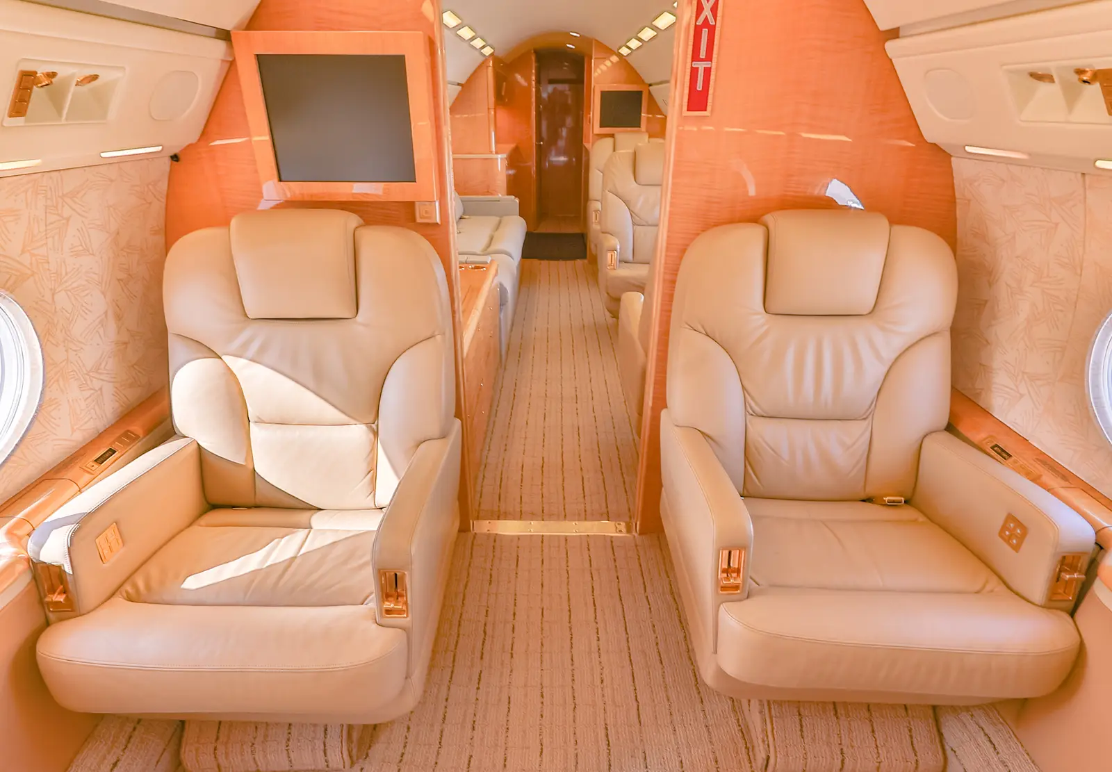 Gulfstream IV-SP N5GF operated by Fly Alliance photo 3