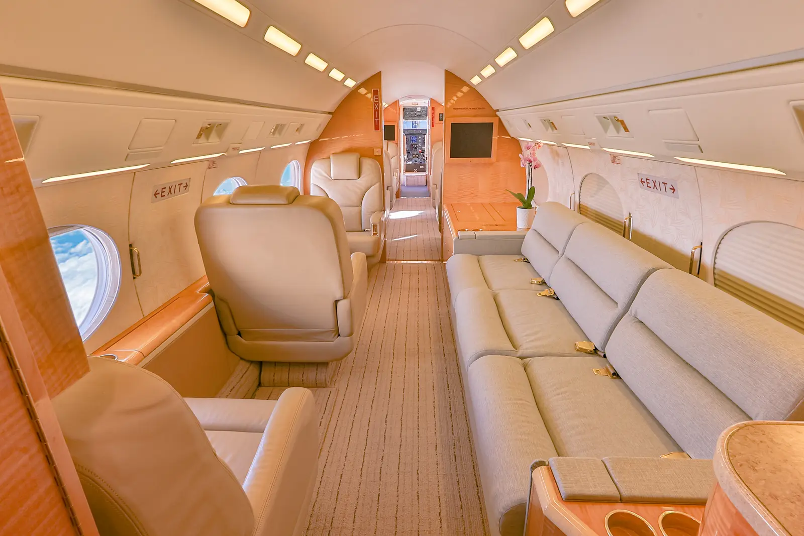 Gulfstream IV-SP N5GF operated by Fly Alliance photo 6