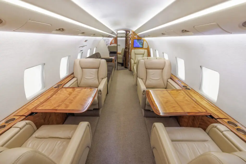 Bombardier Challenger 601-3A N601BE operated by Carlisle Air Group photo 3