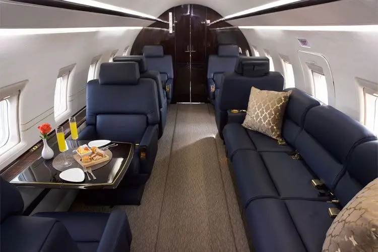 Bombardier Challenger 601 N601WY operated by Plus One Air photo 2