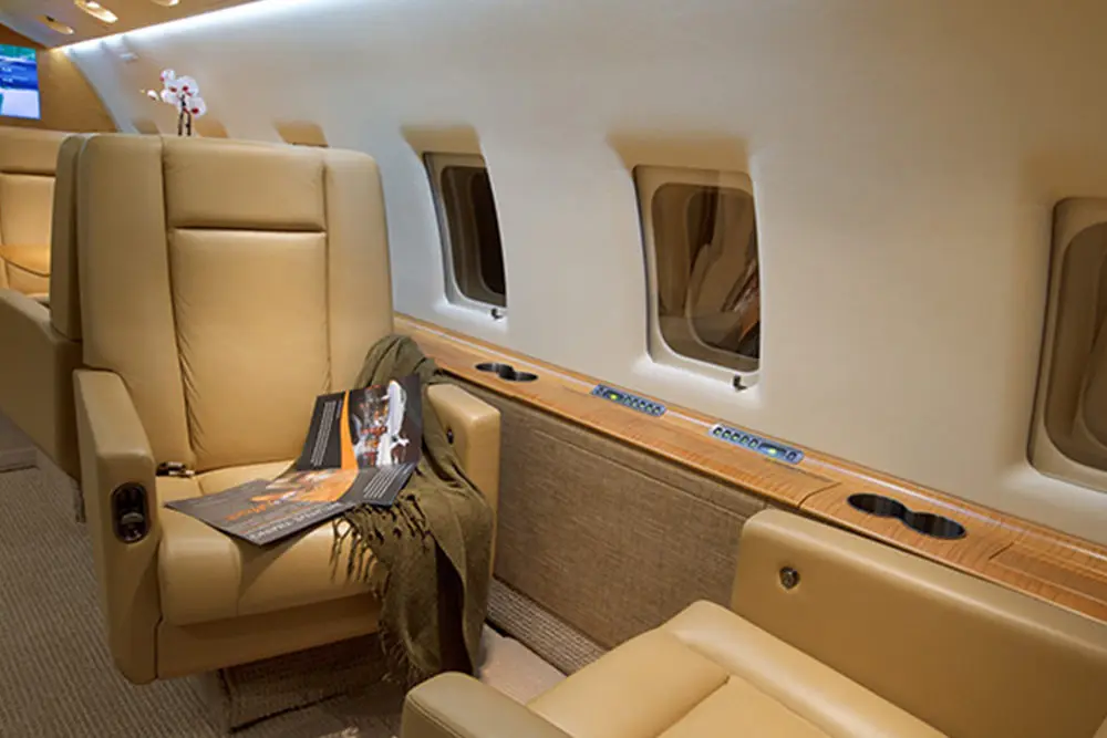 Bombardier Challenger 604 N603L operated by Solairus Aviation photo 2