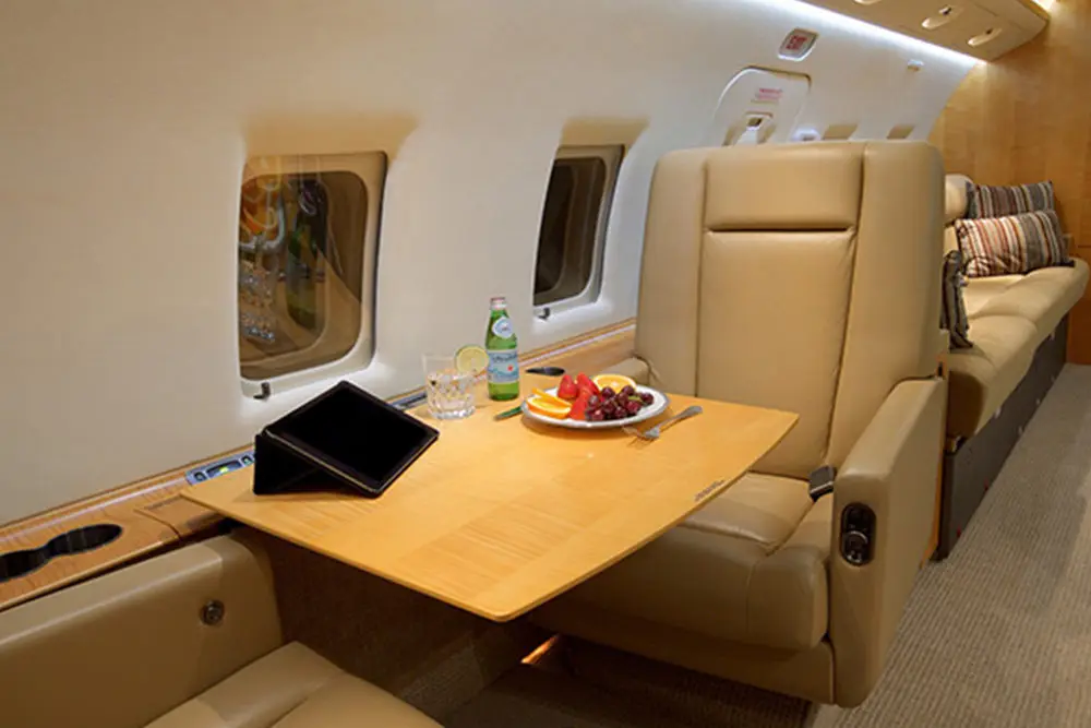 Bombardier Challenger 604 N603L operated by Solairus Aviation photo 3