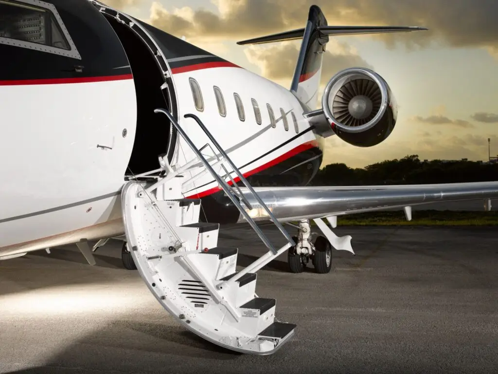 Bombardier Challenger 604 N604BC operated by Privaira Private Aviation photo 4