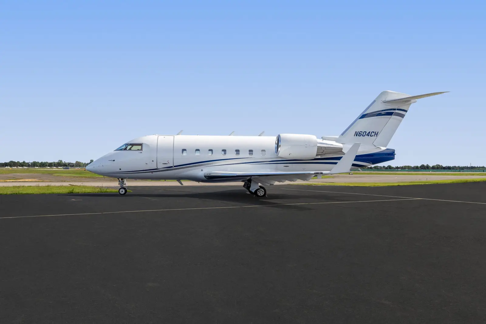 Bombardier Challenger 604 N604CH