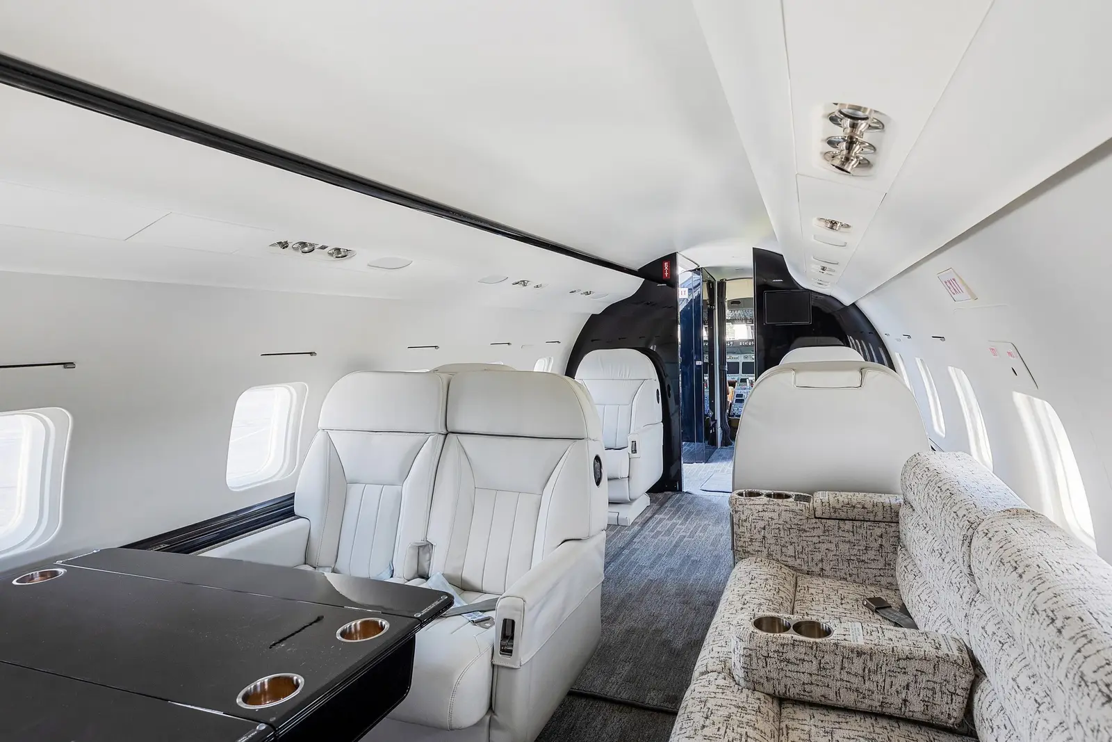 Bombardier Challenger 604 N604CH operated by Ventura Air Services photo 5