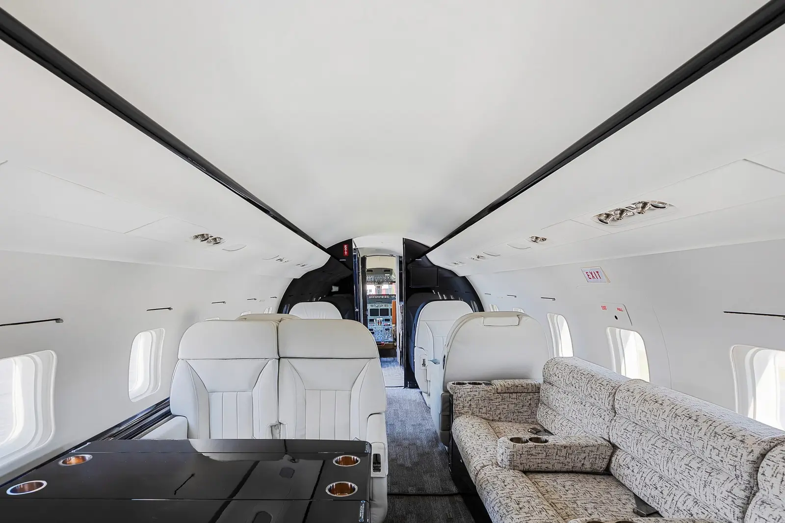 Bombardier Challenger 604 N604CH operated by Ventura Air Services photo 6