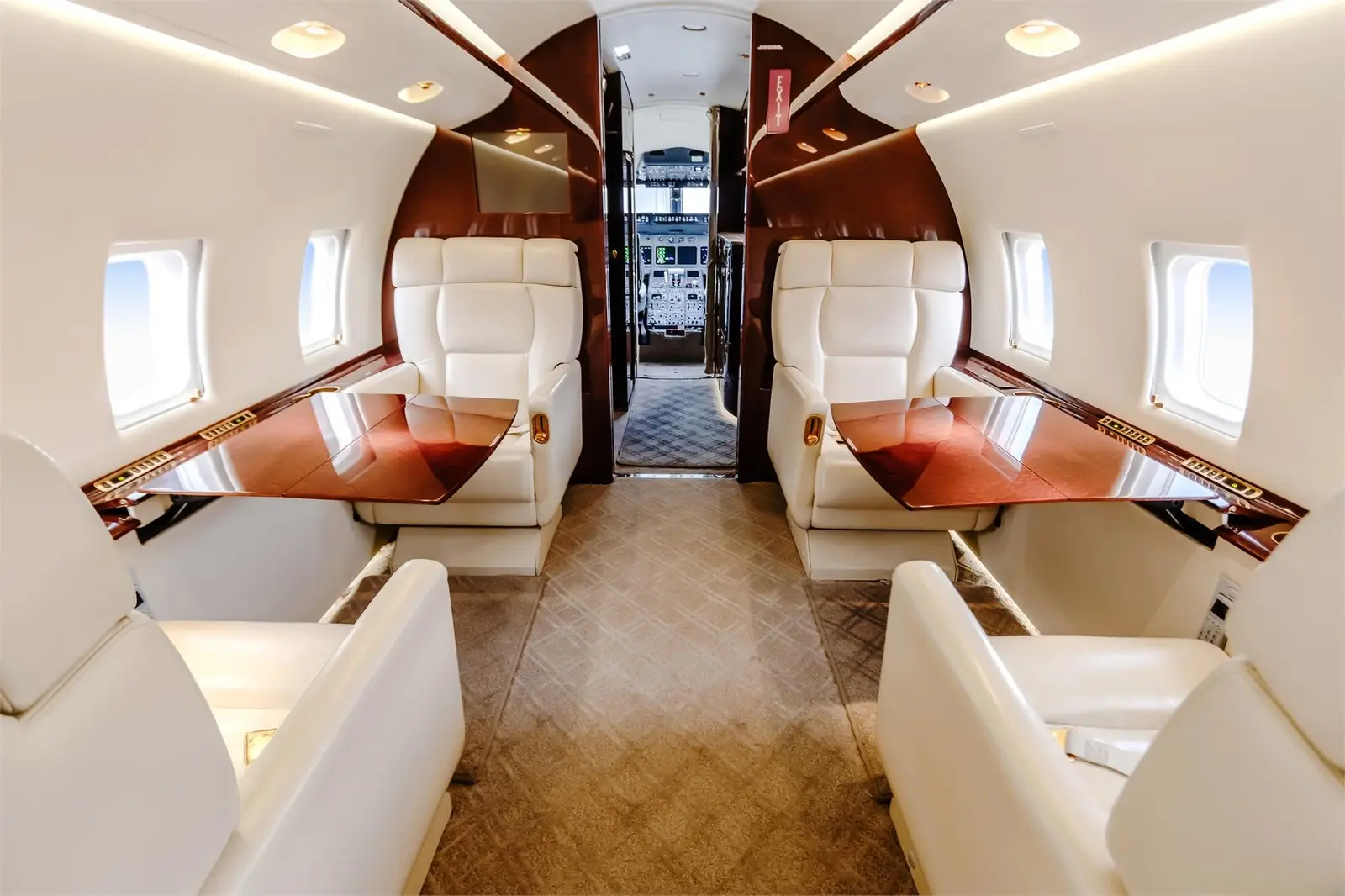 Bombardier Challenger 604 N604FM operated by Jet Linx Aviation, LLC photo 2