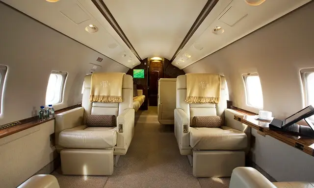 Bombardier Challenger 604 N604FS operated by The Whitewind Company photo 2