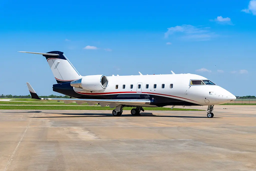 Bombardier Challenger 604 N604PW operated by Solairus Aviation, exterior