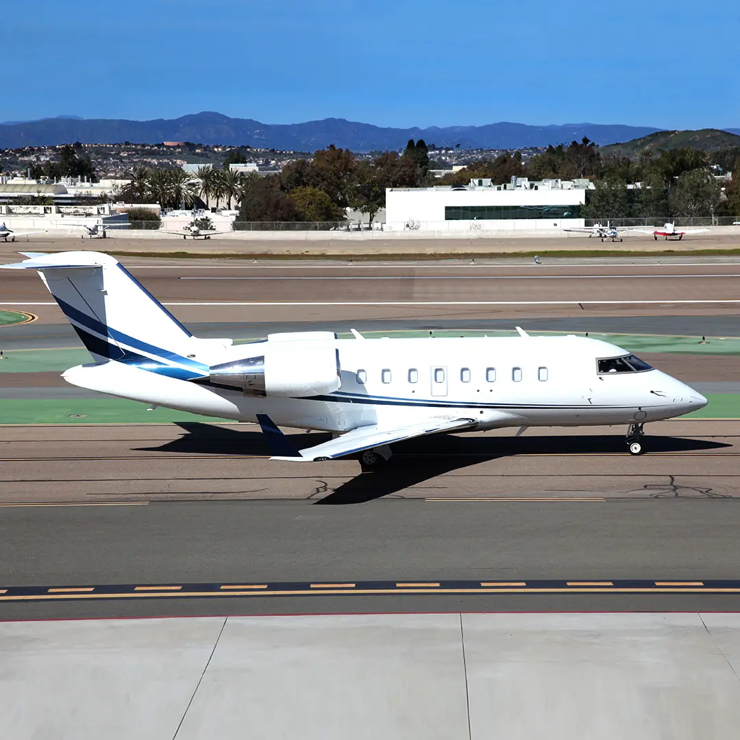 Bombardier Challenger 605 N605CE operated by Latitude 33 Aviation, LLC photo 4