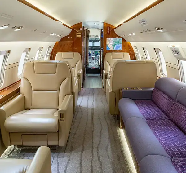 Bombardier Challenger 605 N605DS operated by Solairus Aviation photo 3