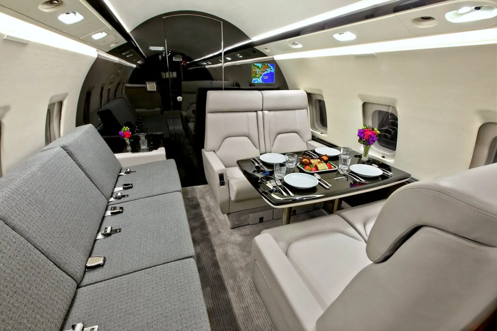 Bombardier Challenger 604 N605JE operated by Talon Air, LLC photo 2