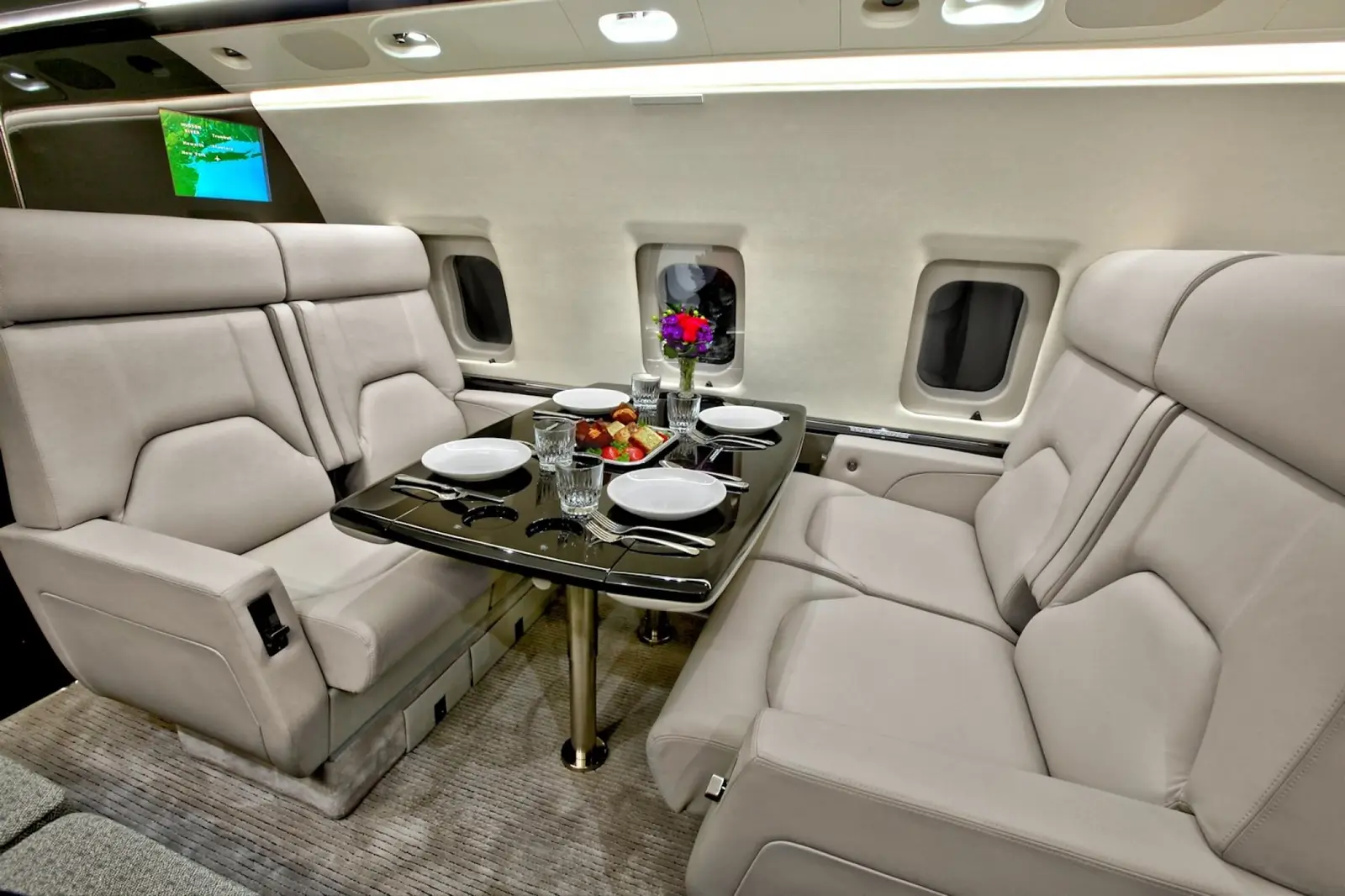 Bombardier Challenger 604 N605JE operated by Talon Air, LLC photo 3