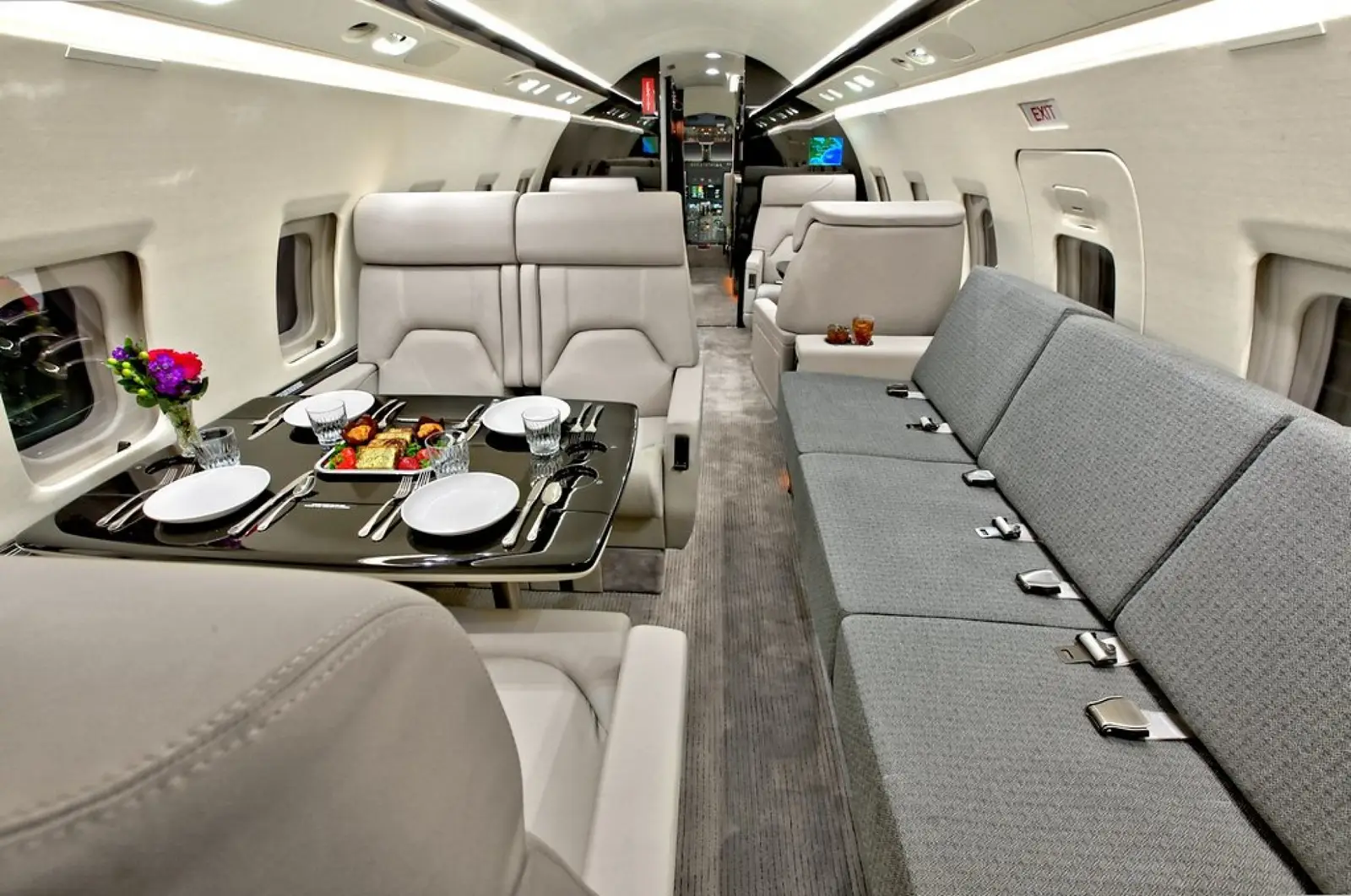 Bombardier Challenger 604 N605JE operated by Talon Air, LLC photo 6