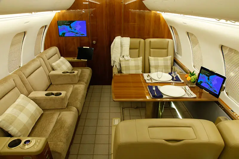 Bombardier Challenger 605 N605JP operated by Fair Wind Air Charter photo 3
