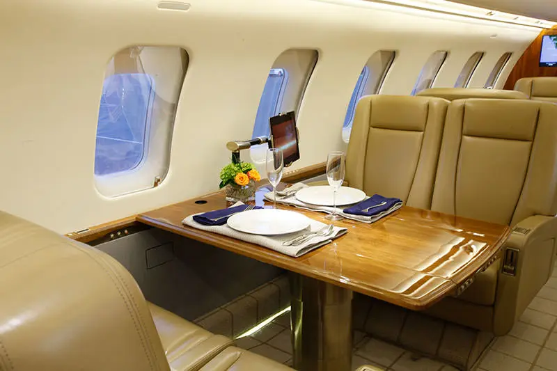 Bombardier Challenger 605 N605JP operated by Fair Wind Air Charter photo 4