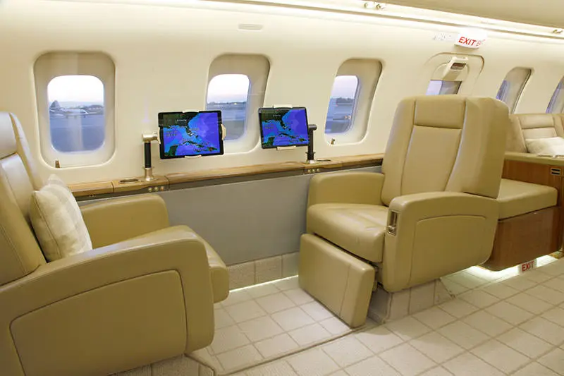 Bombardier Challenger 605 N605JP operated by Fair Wind Air Charter photo 5