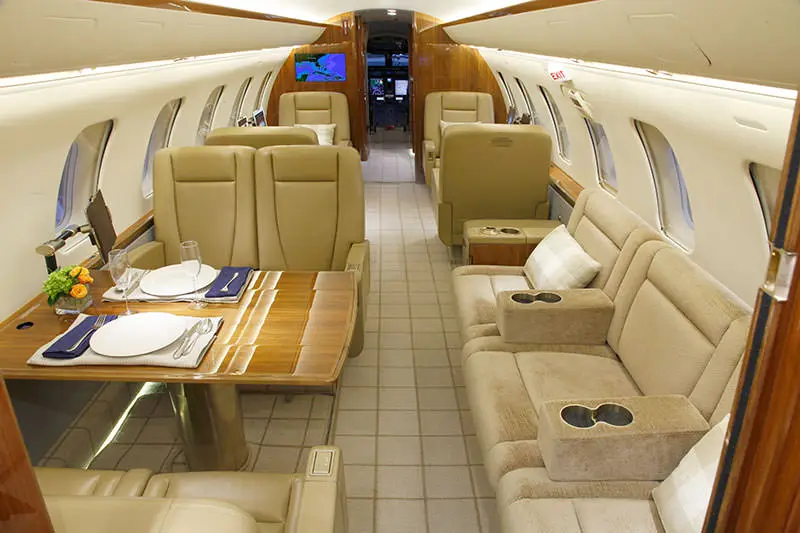 Bombardier Challenger 605 N605JP operated by Fair Wind Air Charter photo 6