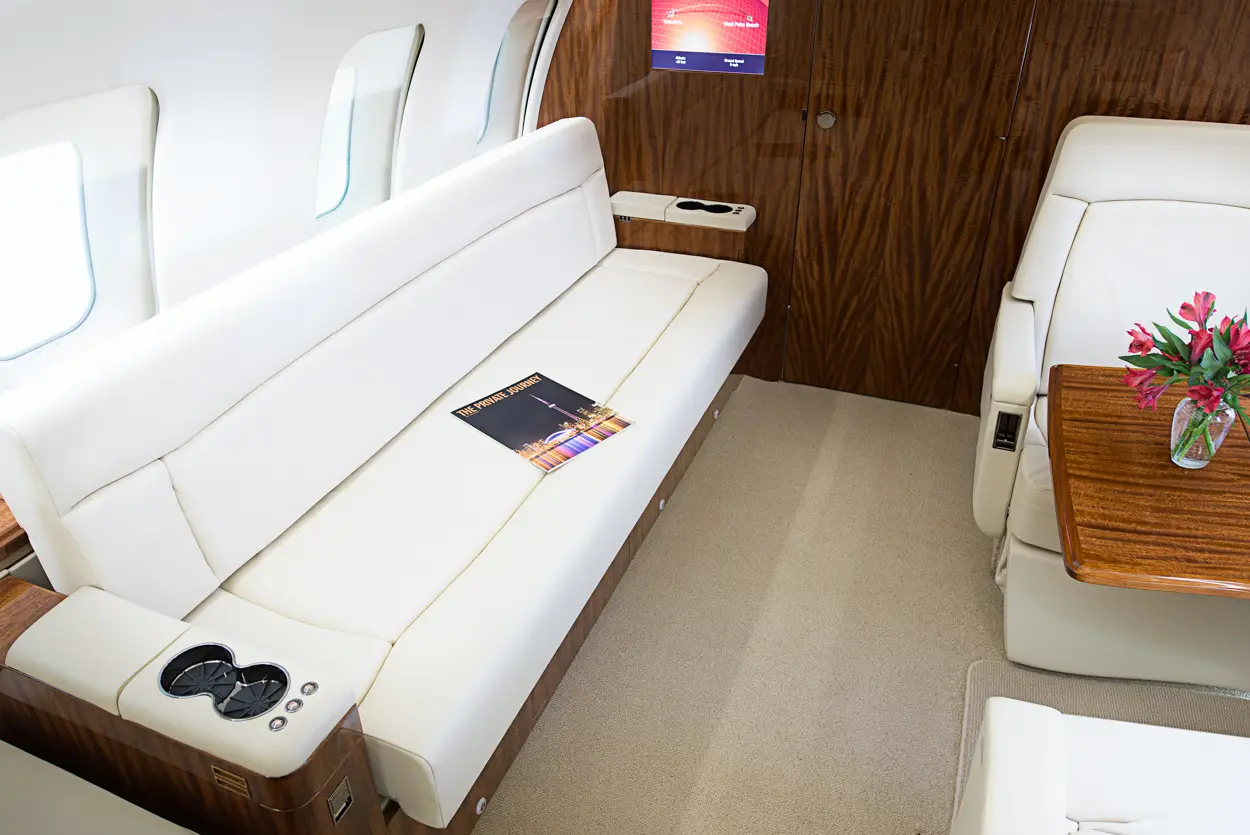 Bombardier Challenger 605 N605MM operated by Talon Air, LLC photo 5