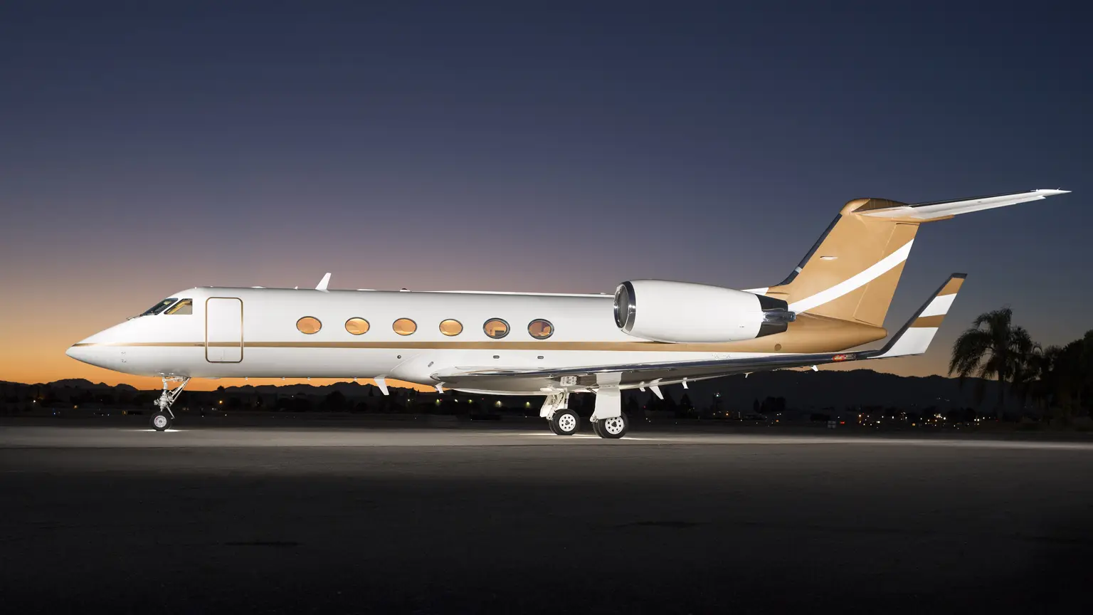 Gulfstream IV-SP N606PS operated by STAJets, exterior