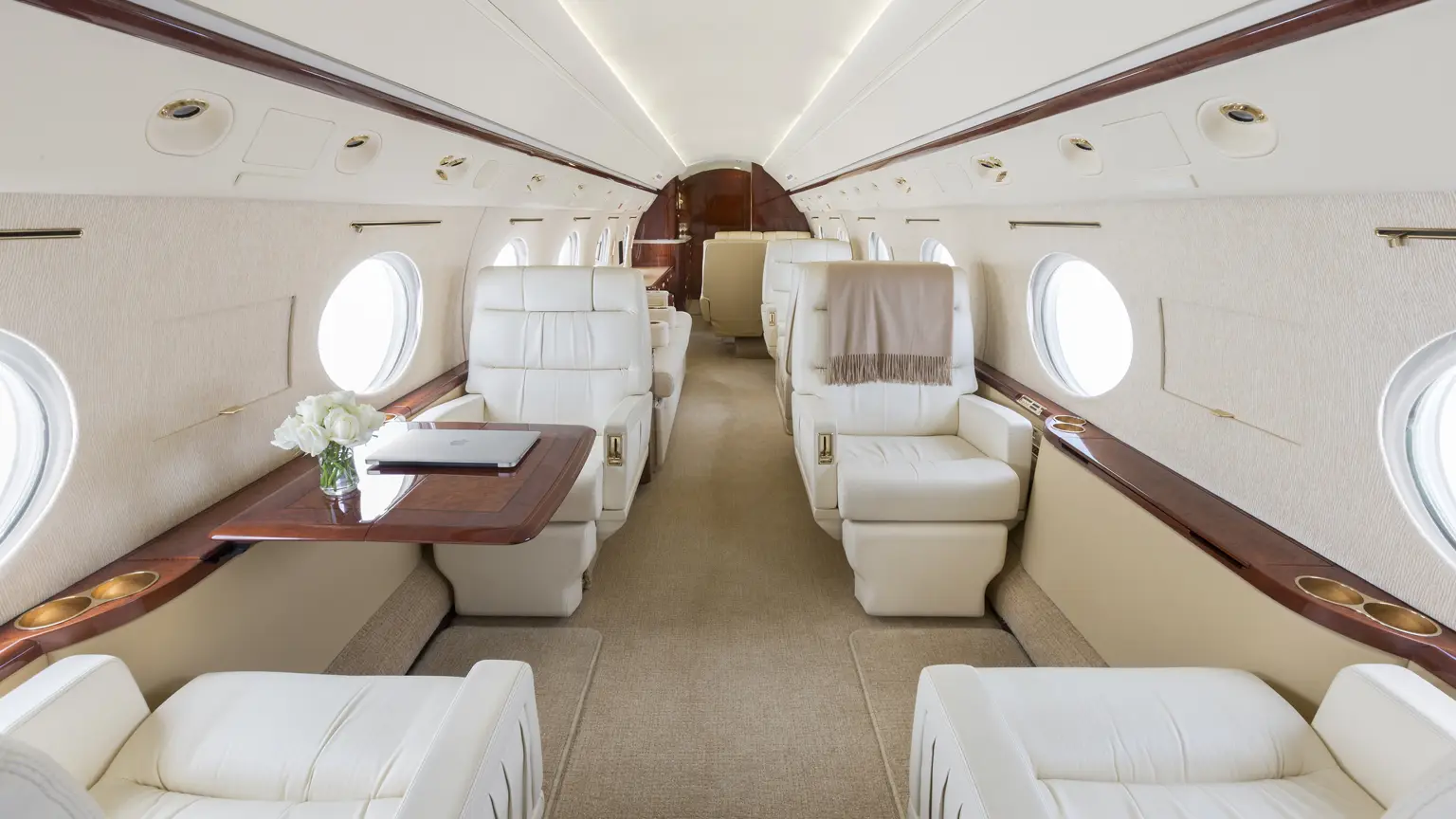 Gulfstream IV-SP N606PS operated by STAJets photo 2