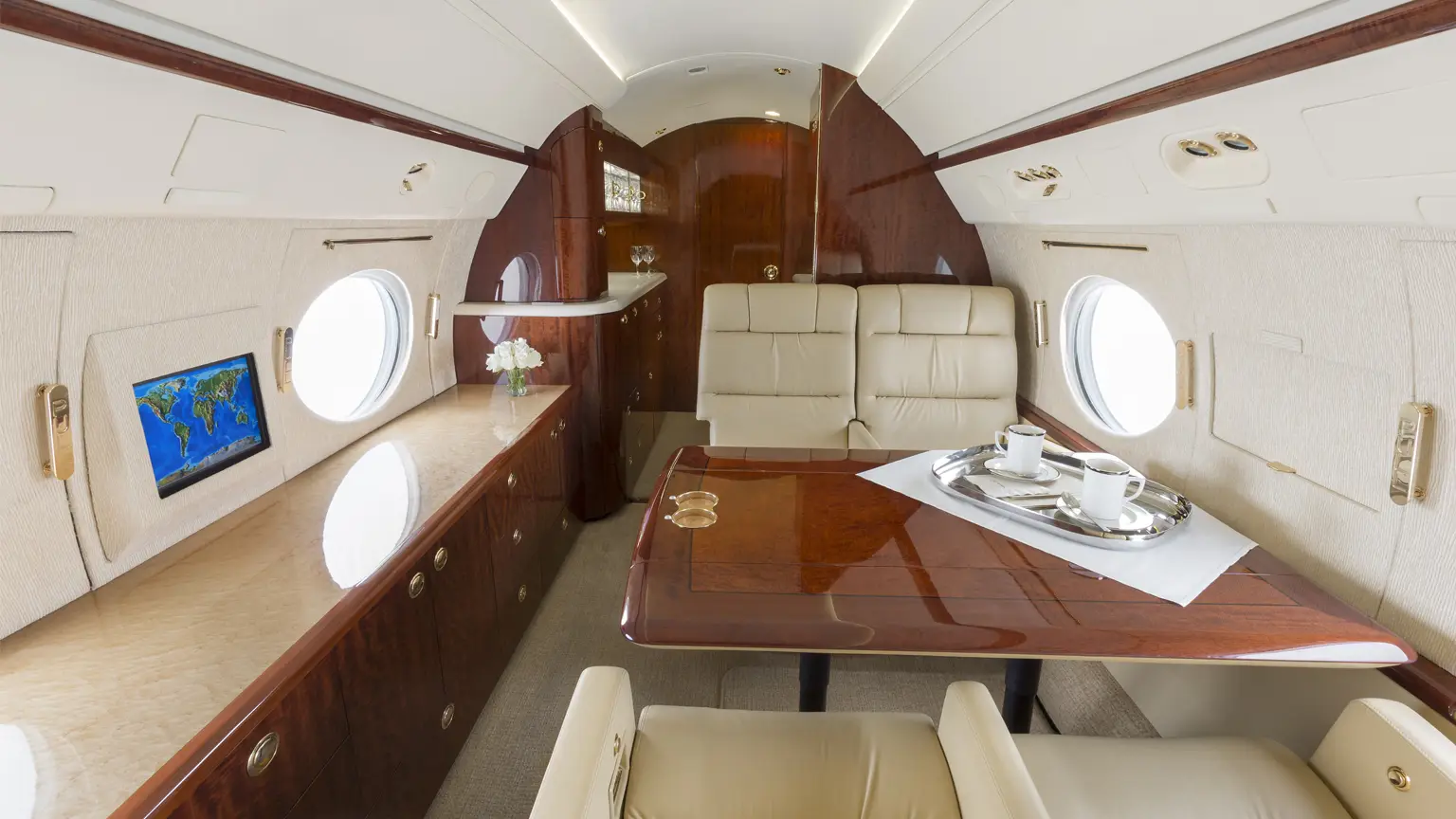 Gulfstream IV-SP N606PS operated by STAJets photo 3