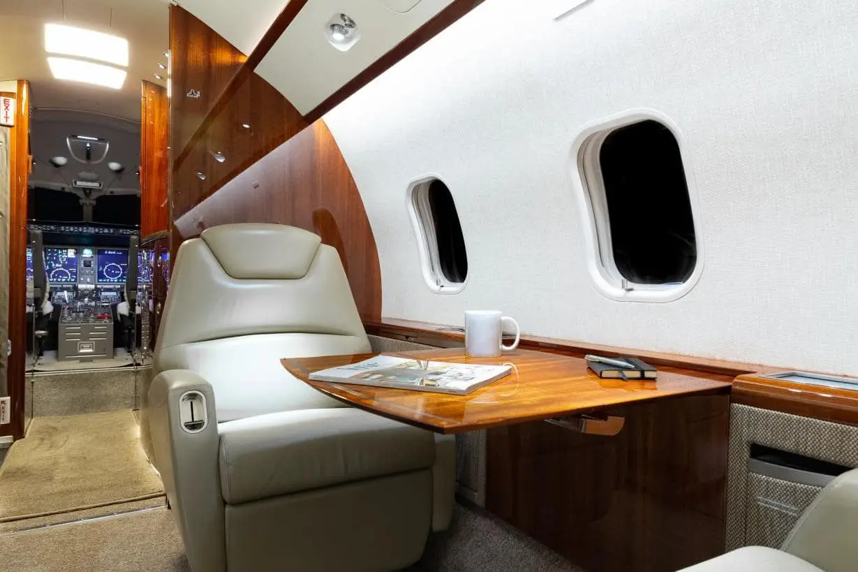 Bombardier Challenger 300 N606RP operated by Koury Aviation, Inc. photo 3