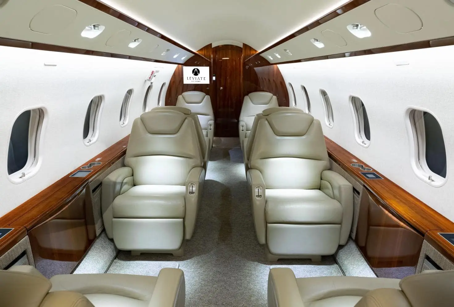 Bombardier Challenger 300 N606RP operated by Koury Aviation, Inc. photo 4