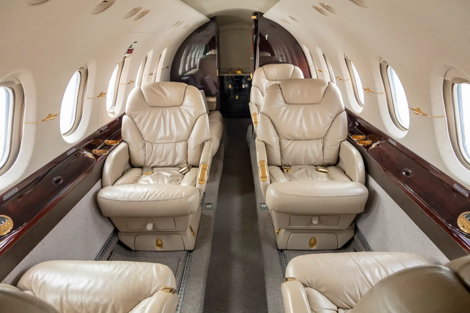 Beechcraft Hawker 800XP N606WJ operated by Execuflight, Inc. photo 2
