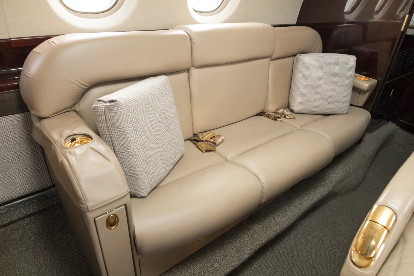 Beechcraft Hawker 800XP N606WJ operated by Execuflight, Inc. photo 3