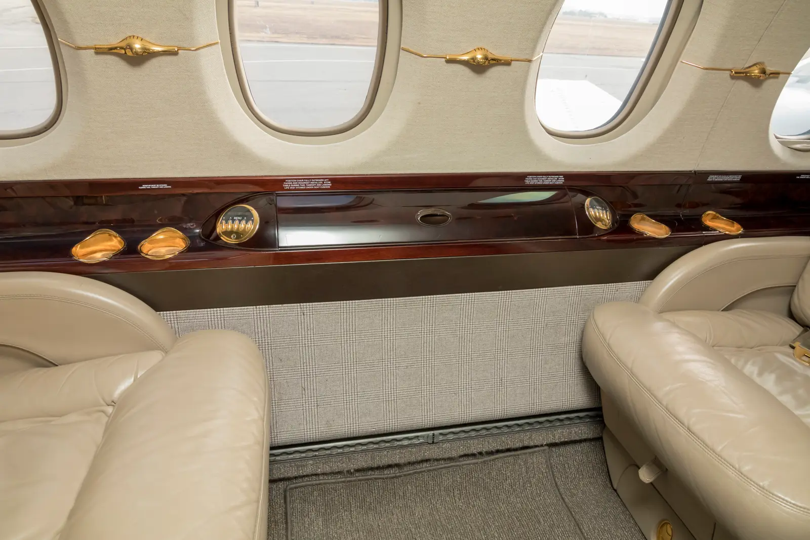 Beechcraft Hawker 800XP N606WJ operated by Execuflight, Inc. photo 5