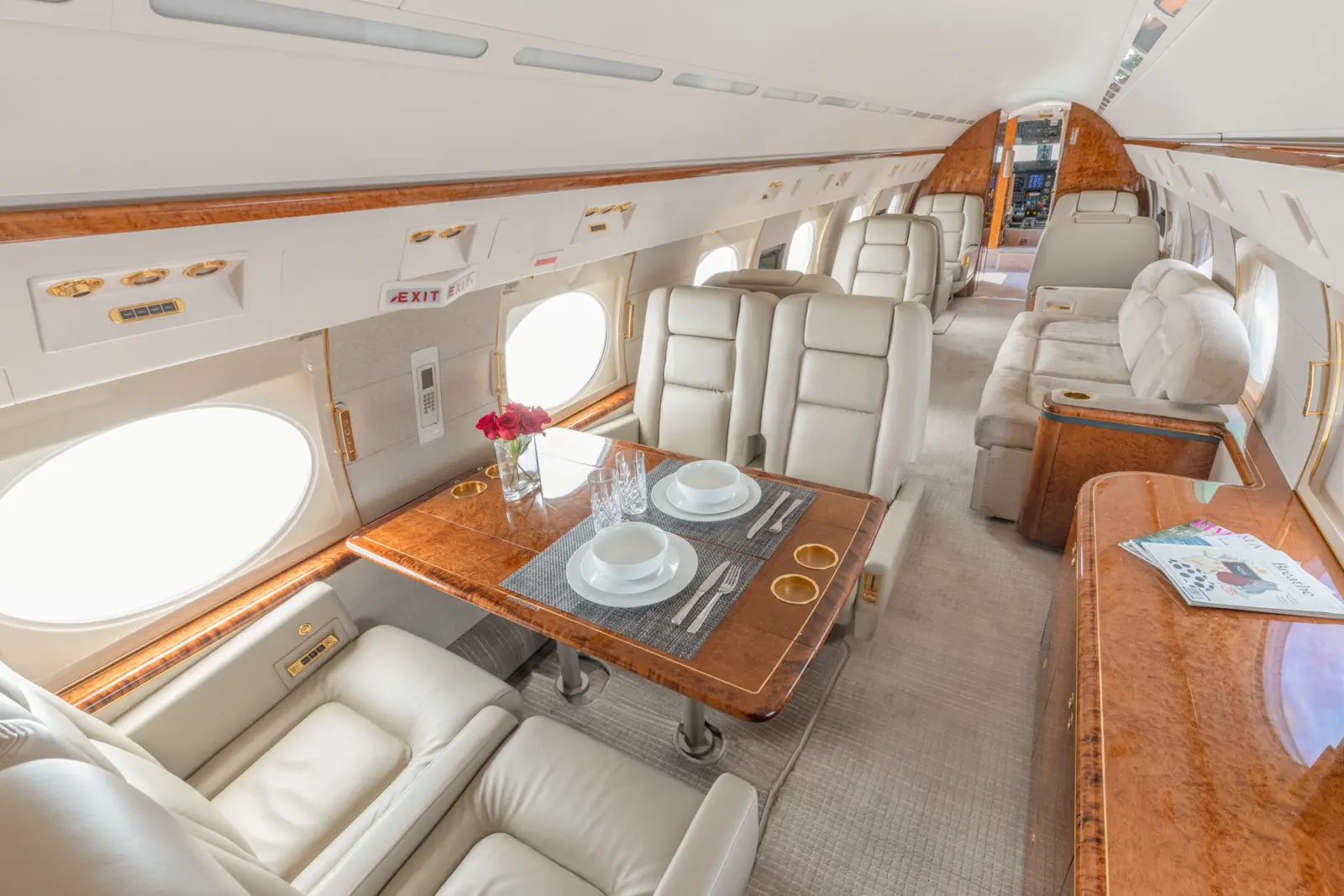Gulfstream IV N60GG operated by STAJets photo 4