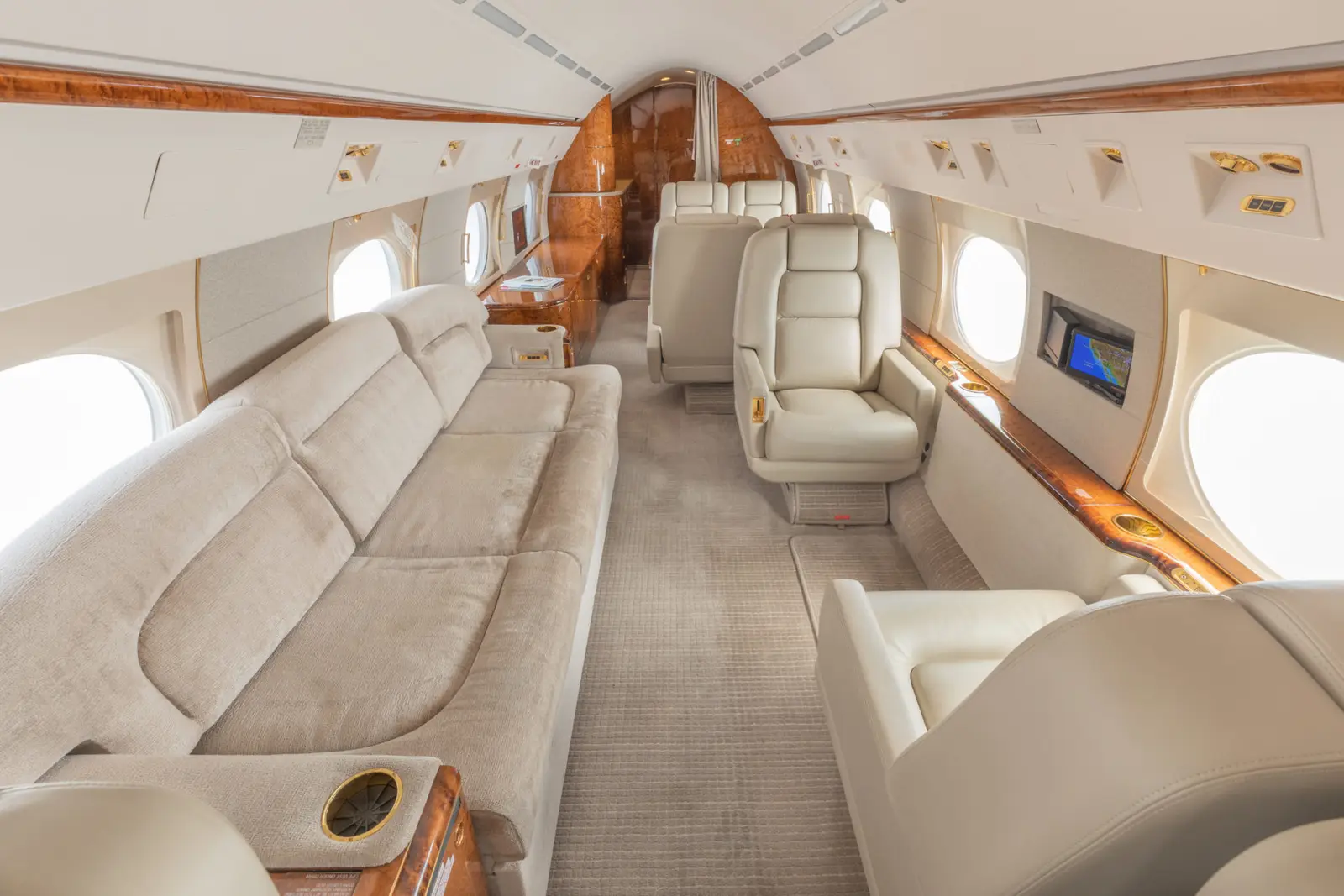Gulfstream IV N60GG operated by STAJets photo 5