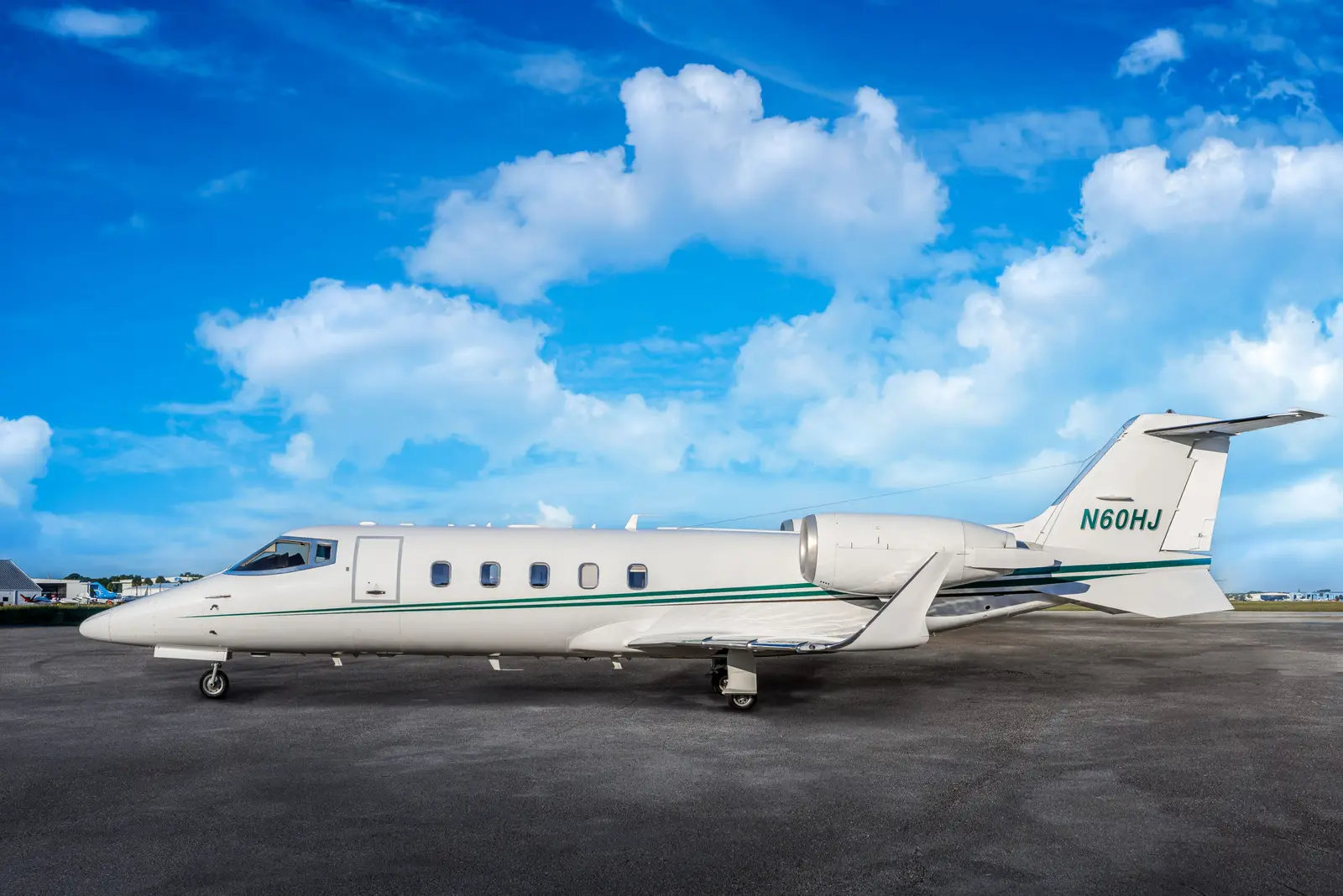 Bombardier Learjet 60XR N60HJ