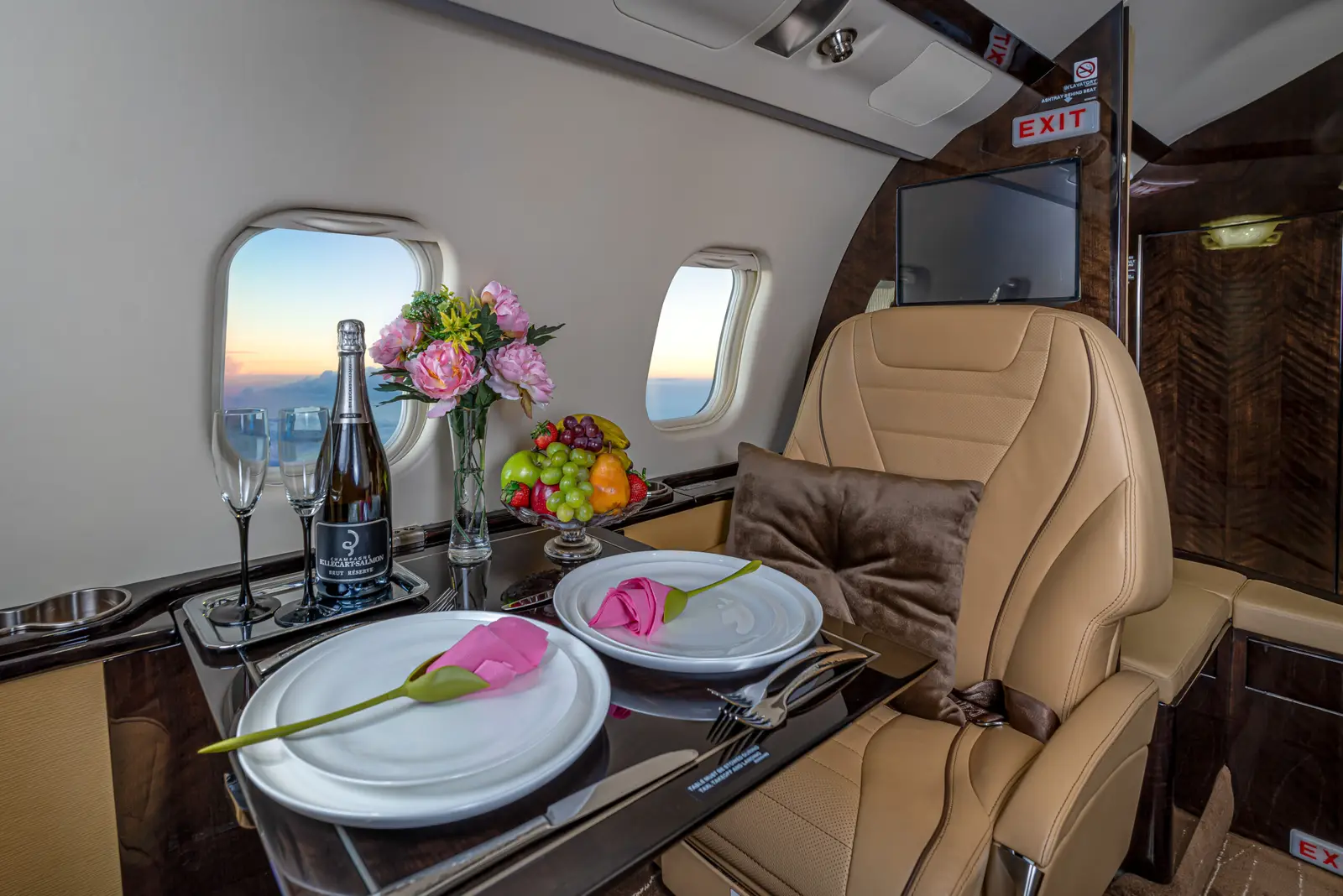 Bombardier Learjet 60XR N60HJ operated by Hop-A-Jet WorldWide Jet Charter photo 2