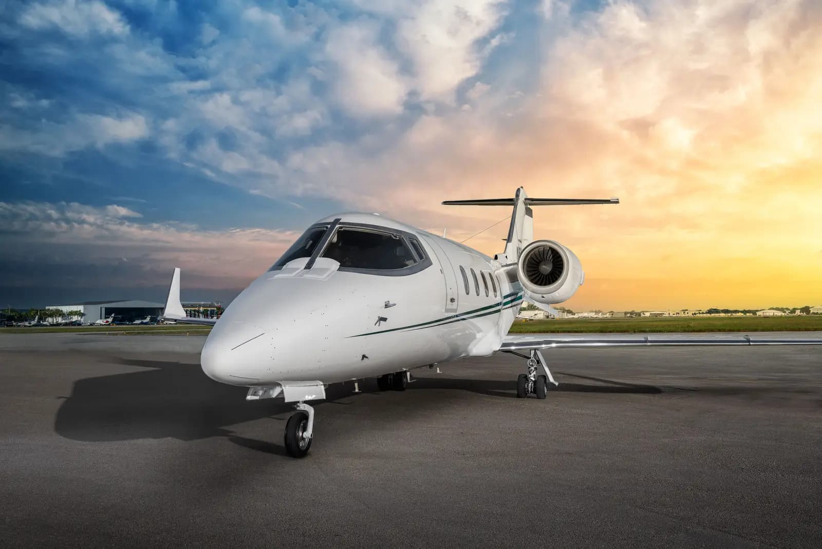 Bombardier Learjet 60XR N60HJ operated by Hop-A-Jet WorldWide Jet Charter photo 4