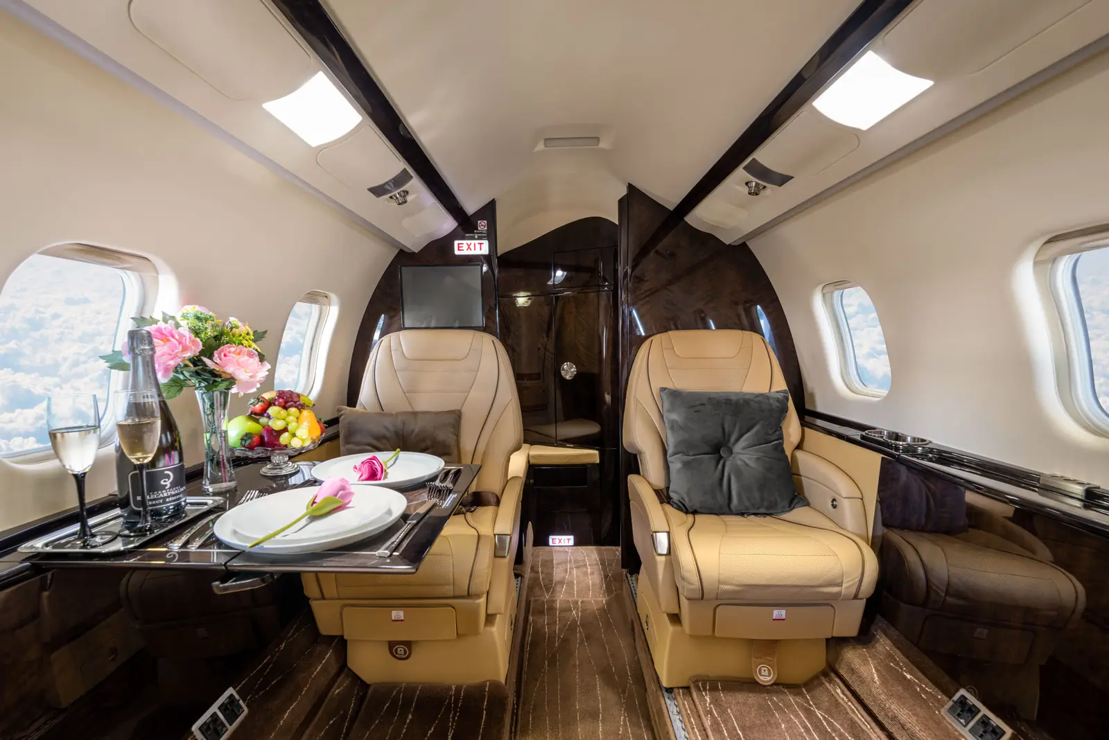 Bombardier Learjet 60XR N60HJ operated by Hop-A-Jet WorldWide Jet Charter photo 5