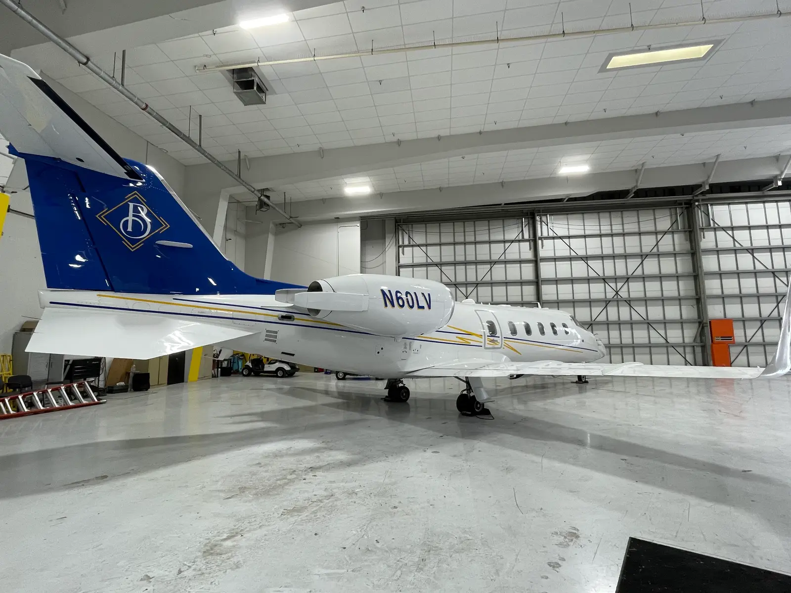 Bombardier Learjet 60XR N60LV operated by Cirrus Aviation Services photo 5