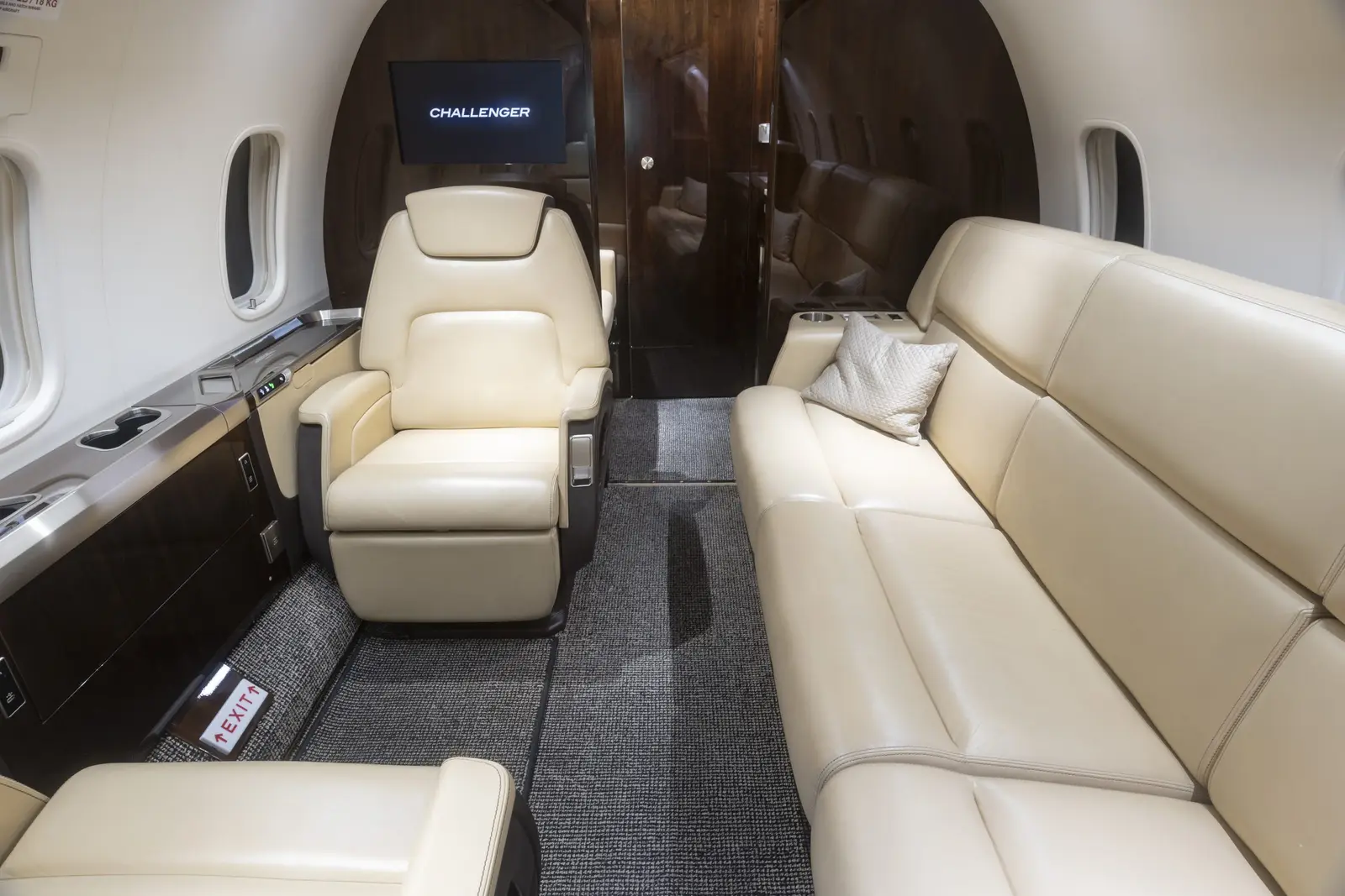 Bombardier Challenger 350 N611AV operated by PrismJet, LLC photo 6