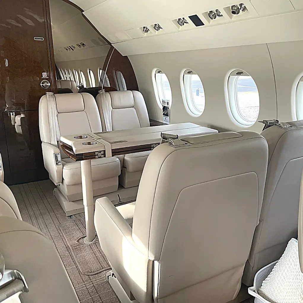 Dassault Falcon 2000 N613BD operated by Rennia Aviation, LLC, KGNV photo 3